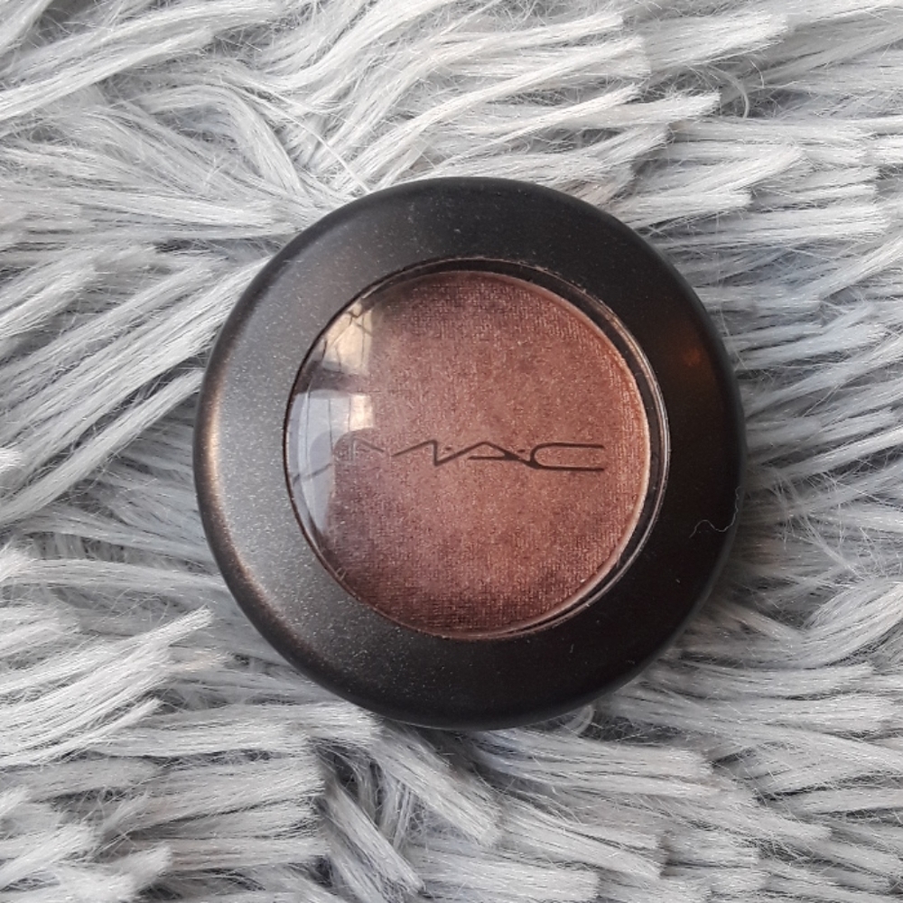 Mac cosmetics eyeshadow